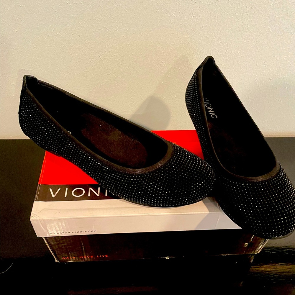 COPY - NWT Vionic Spark Flats
